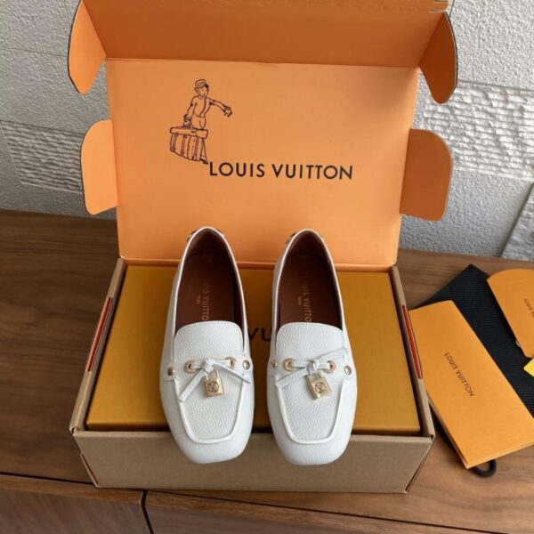 replica,schuhe,beste,kaufen,1:1,besten,seiten,Replik,turnschuhe,sneakers Hochwertige Herbst-/Winter-Neuheiten von Louis Vuitton mit Vorhängeschlössern, Nieten, Loafern, Flats und Freizeitschuhen (F3NMU)