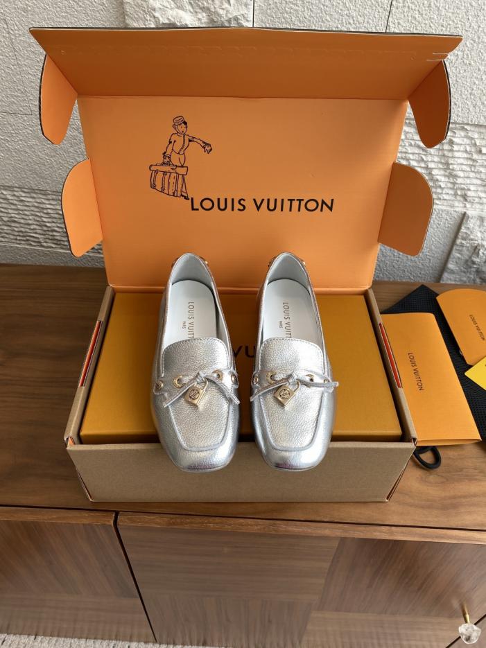 replica,schuhe,beste,kaufen,1:1,besten,seiten,Replik,turnschuhe,sneakers Die neue Herbst-/Winterkollektion von Louis Vuitton umfasst mit Vorhängeschlössern verzierte Nieten, Loafer, Ballerinas und Freizeitschuhe (KEK4N). replica,schuhe,beste,kaufen,1:1,besten,seiten,Replik,turnschuhe,sneakers Die neue Herbst-/Winterkollektion von Louis Vuitton umfasst mit Vorhängeschlössern verzierte Nieten, Loafer, Ballerinas und Freizeitschuhe (KEK4N).