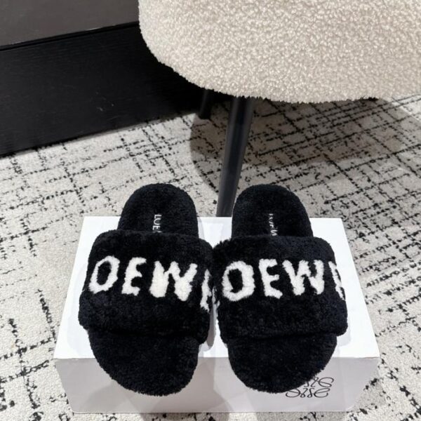 Loewe neueste Herbst- und Winter-Fellpantoffeln mit Buchstaben (FXYYJ)
