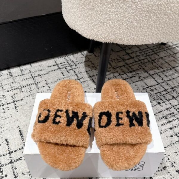 Loewe neueste Herbst- und Winter-Fellpantoffeln mit Buchstaben (VQH1I)