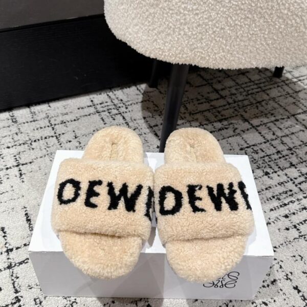 Loewe neueste Herbst- und Winter-Fell-Hausschuhe mit Buchstaben (XK5YR)