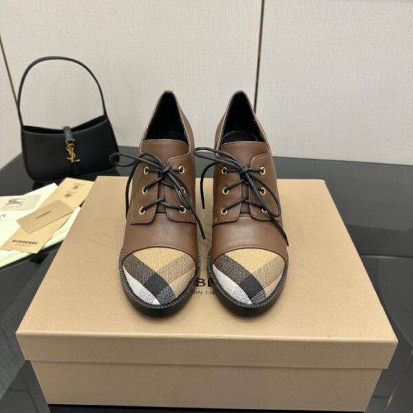 Hohe Version der Burberry High Heels (DLZGX)
