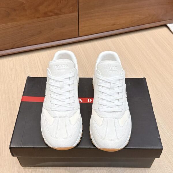 Prada Re-Nylon Herren-Sneakers mit Dreieck-Logo (UGDD4)