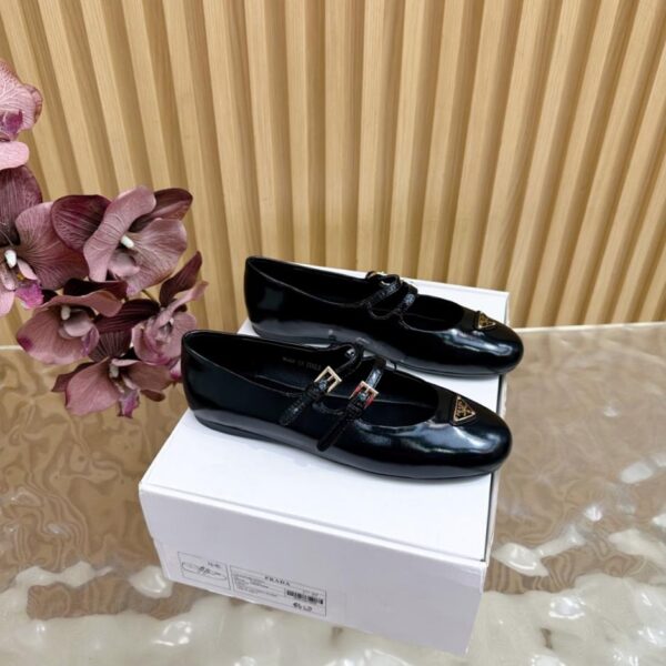 replica,schuhe,beste,kaufen,1:1,besten,seiten,Replik,turnschuhe,sneakers Neue Prada Classic Halbslip-Schuhe mit Dreieck-Logo für Frühling/Sommer (LXEOB)