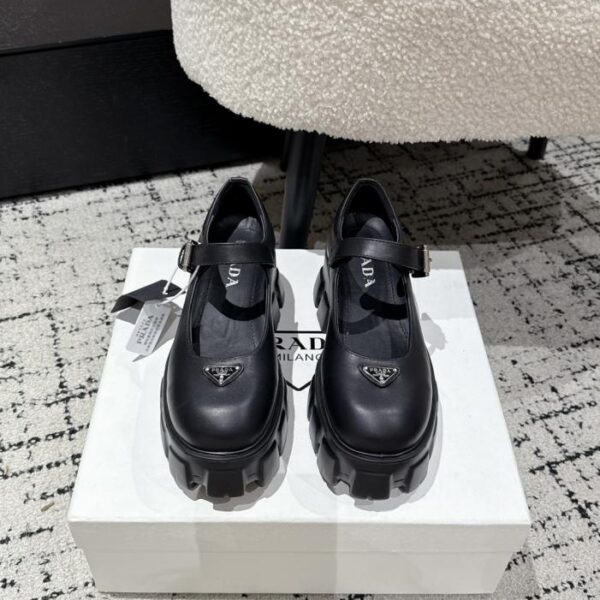 replica,schuhe,beste,kaufen,1:1,besten,seiten,Replik,turnschuhe,sneakers Hochwertige neue Mary-Jane-Loafer mit dicker Sohle von Prada (9AKKA)