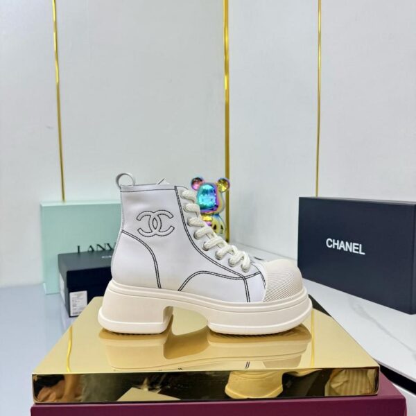 CHANEL Stiefeletten (MWQ)