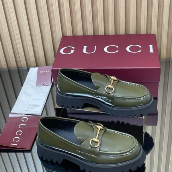 replica,schuhe,beste,kaufen,1:1,besten,seiten,Replik,turnschuhe,sneakers Die neuesten GUCCI-Loafer mit dicker Sohle und Horsebit-Schnürung in Silber-Palladium für Herbst und Winter (23NXA)