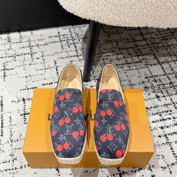 Louis Vuittons neue Stroh-bestickte Bucket-Schuhe (DFB)