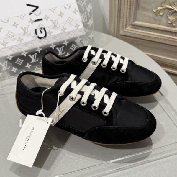 Givenchys neueste lässige Sportbekleidung (SW02A)