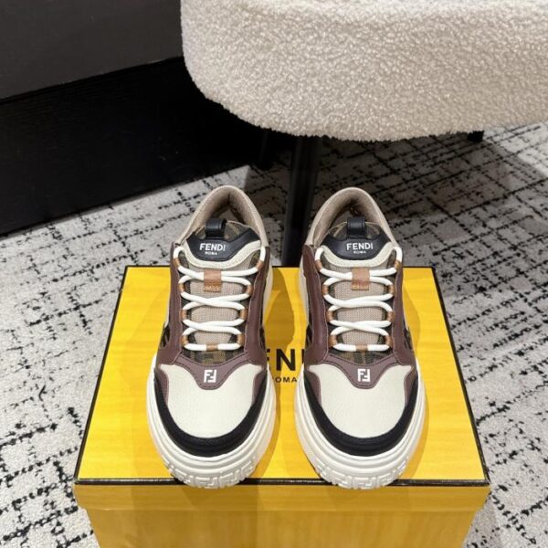 Spitzenmodell der neuesten Force-Serie von FENDI mit FF-Mesh aus Kalbsleder, runder Spitze und dicker Sohle, niedrige Sport-Sneaker (H5KOY)