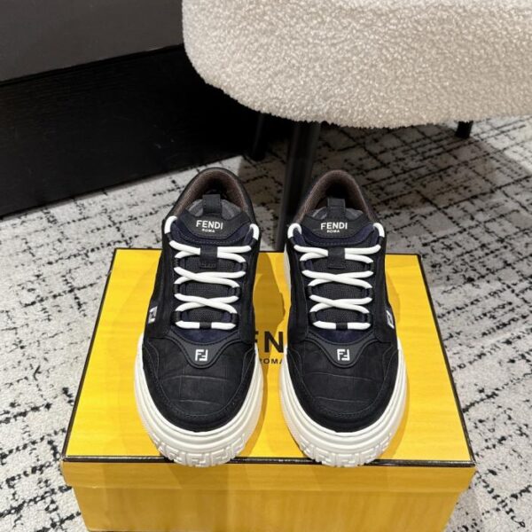 Spitzenmodell der neuesten Force-Serie von FENDI mit FF-Mesh aus Kalbsleder, runder Spitze und dicker Sohle, niedrige Sport-Sneaker (NWZ0T)