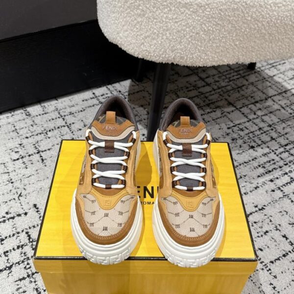Spitzenmodell der neuesten Force-Serie von FENDI mit FF-Mesh aus Kalbsleder, runder Spitze und dicker Sohle, niedrige Sport-Sneaker (OWOBJ)