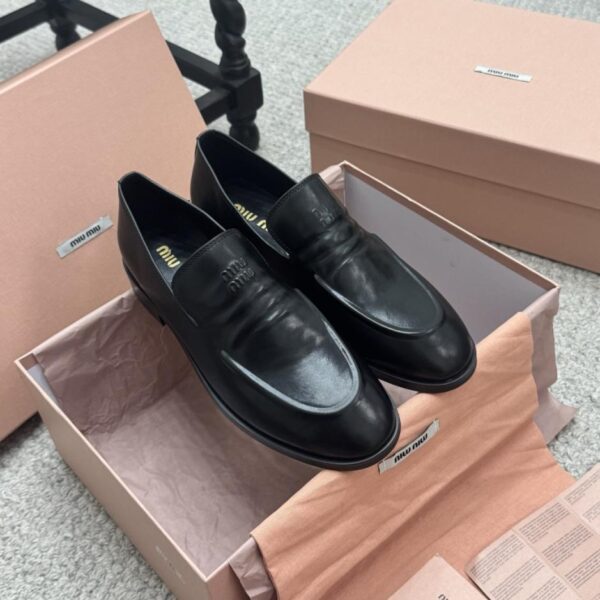 MIUMIU Catwalk Deckschuhe Retro Persönlichkeit kleine Lederschuhe Halbschuhe (15VJ7)