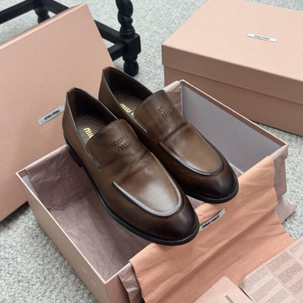 MIUMIU Catwalk Deckschuhe Retro Persönlichkeit kleine Lederschuhe Loafer (VDYBQ)