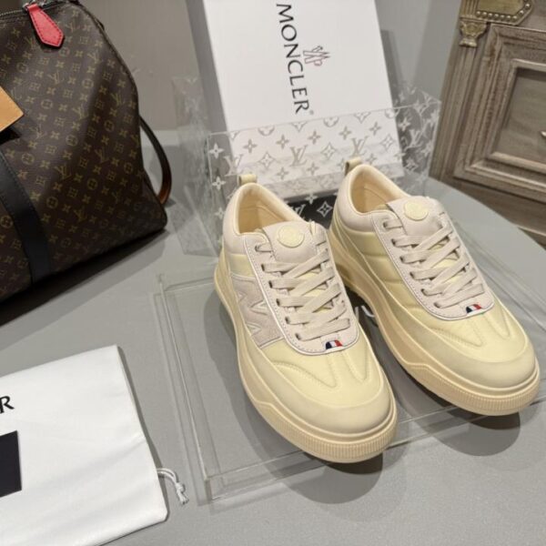 Monclers neue Sneakers der ALTIVE-Serie (H1FXA)