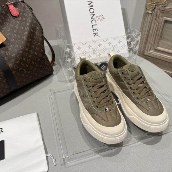 Die neuen Sneakers der ALTIVE-Serie von Moncler (YYWF9)