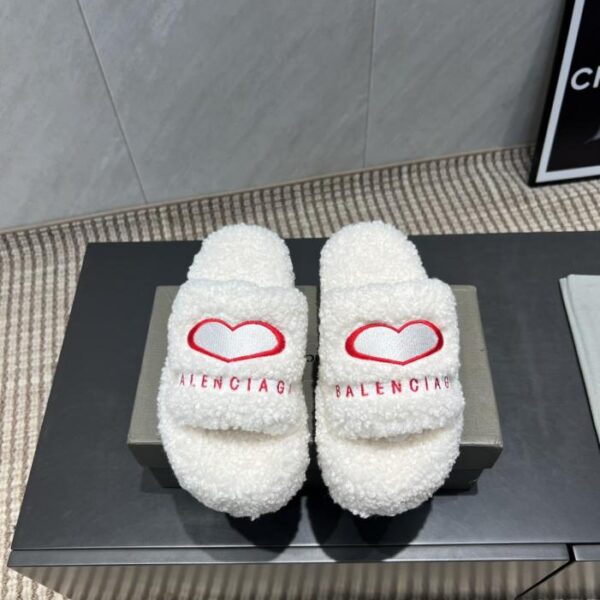 Top-Version Balenciaga Frühherbst neuestes Paar Pfirsichherz lockige dicke Wollpantoffeln (ZMT3I)
