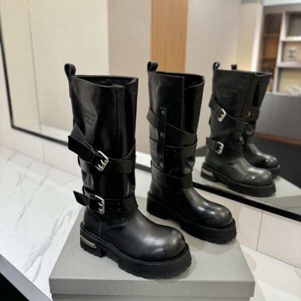 Balenciaga Kalbslederstiefel mit runder Zehenpartie und Schnalle (D6BLV)