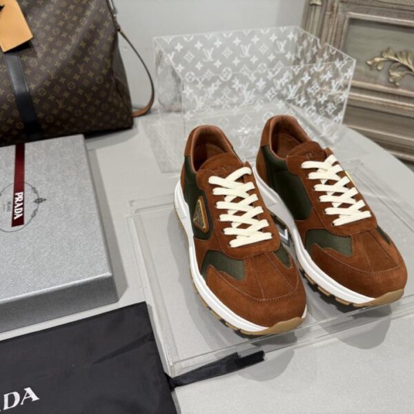 Prada Herbst/Winter Neue dreieckige Freizeitschuhe zum Schnüren mit Vintage-Leder (LWSSD)