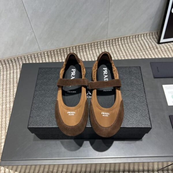 Top-Version Prada Frühherbst neueste Einzelschuhe runde Zehen flache Slipper (CPQNE)