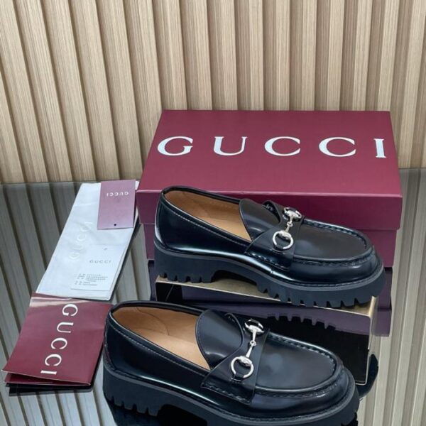 replica,schuhe,beste,kaufen,1:1,besten,seiten,Replik,turnschuhe,sneakers GUCCIs neueste Loafer mit dicker Sohle und Horsebit-Schnürung in Silber-Palladium für Herbst und Winter (XR7BC)