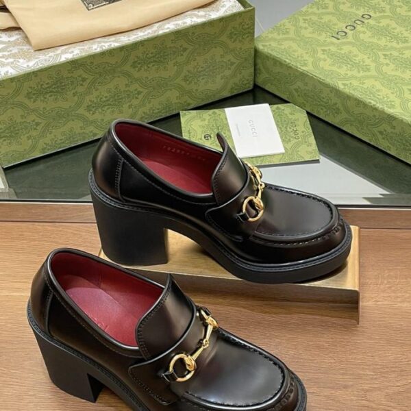 replica,schuhe,beste,kaufen,1:1,besten,seiten,Replik,turnschuhe,sneakers GUCCIs neueste Herbst- und Winterschuhe mit hohen Absätzen, dicken Absätzen mit Bienensohlen und Loafer mit Horsebit-Schnalle und dicker Sohle mit burgunderfarbenem Ankora-Futter (PUBAI)
