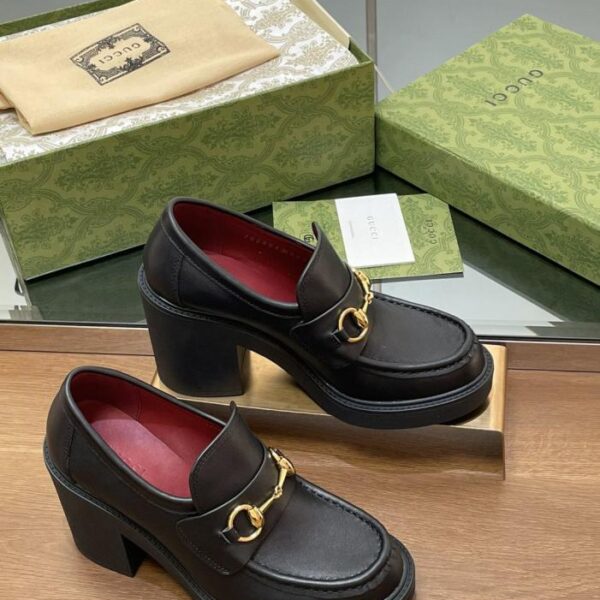 replica,schuhe,beste,kaufen,1:1,besten,seiten,Replik,turnschuhe,sneakers GUCCIs neueste Herbst- und Winterschuhe mit hohen Absätzen, dicken Absätzen mit Bienensohlen und Loafer mit Horsebit-Schnalle und dicker Sohle mit burgunderfarbenem Ankora-Futter (TV85S)