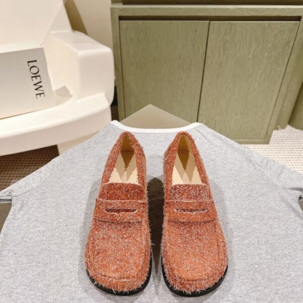 LOEWEs neueste coole Slipper-Serie im britischen Stil (KDHZ2) ist jetzt im Geschäft erhältlich