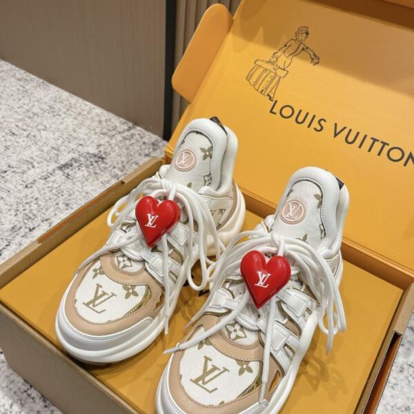 replica,schuhe,beste,kaufen,1:1,besten,seiten,Replik,turnschuhe,sneakers Top-Version der klassischen Dad-Schuhe der Louis Vuitton Archlight-Serie mit Herzschnalle und Sportschuhen mit Bogenbrücke (B7917)