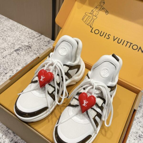 replica,schuhe,beste,kaufen,1:1,besten,seiten,Replik,turnschuhe,sneakers Top-Version der klassischen Dad-Schuhe der Louis Vuitton Archlight-Serie mit Herzschnalle und Sportschuhen mit Bogenbrücke (JWL)