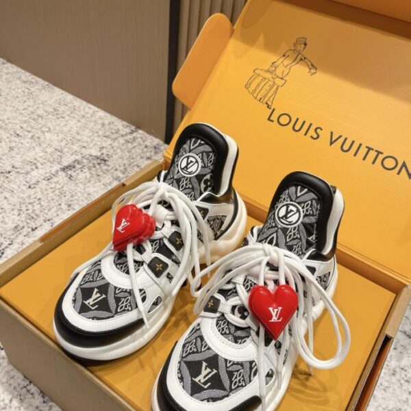replica,schuhe,beste,kaufen,1:1,besten,seiten,Replik,turnschuhe,sneakers Top-Version der Herzschnalle Louis Vuitton Archlight Serie klassische Papa-Schuhe Bogenbrücke unten Sportschuhe (JV515)