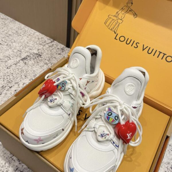 replica,schuhe,beste,kaufen,1:1,besten,seiten,Replik,turnschuhe,sneakers Top-Version der klassischen Dad-Schuhe der Louis Vuitton Archlight-Serie mit Herzschnalle und Sportschuhen mit Bogenbrücke (BBXAJ)