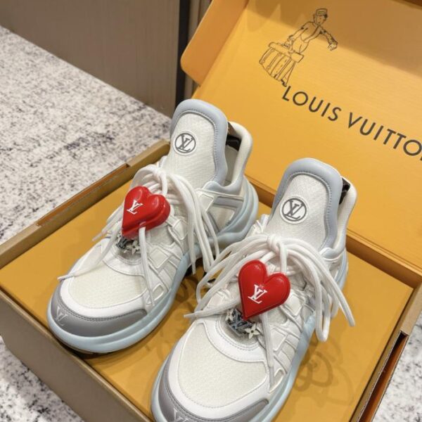 replica,schuhe,beste,kaufen,1:1,besten,seiten,Replik,turnschuhe,sneakers Top-Version der klassischen Dad-Schuhe der Louis Vuitton Archlight-Serie mit Herzschnalle und Sportschuhen mit Bogenbrücke (VYL6P)