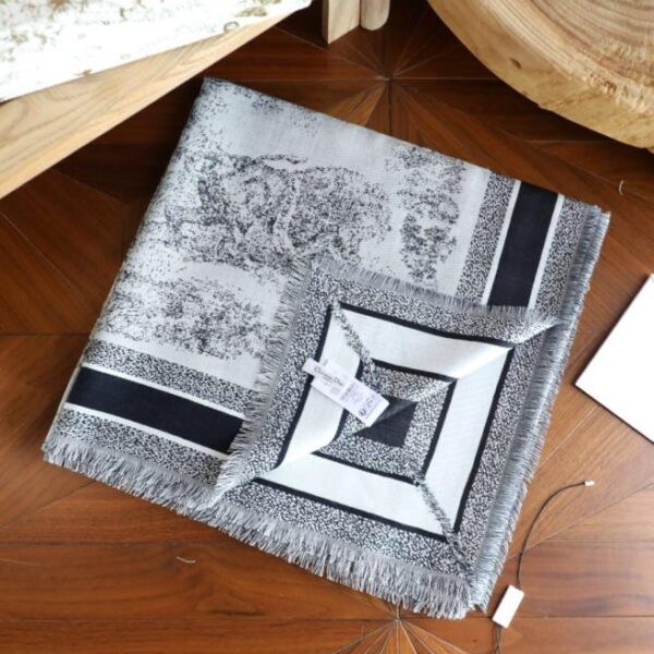 replica,schuhe,beste,kaufen,1:1,besten,seiten,Replik,turnschuhe,sneakers Dior Animal Square Scarf Grau Original Custom Cut Flower Animal Square Scarf Seide + Wolle Craft Weiches Handgefühl Unschlagbare Textur (70M1O)