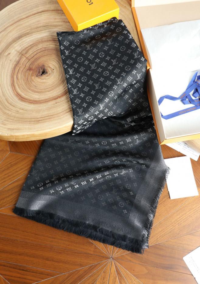 replica,schuhe,beste,kaufen,1:1,besten,seiten,Replik,turnschuhe,sneakers Quadratischer Schal aus Silberfaden mit kleinem LV-Logo, drei Farben, verbesserter klassischer quadratischer Schal aus Silberfaden (GVD91) replica,schuhe,beste,kaufen,1:1,besten,seiten,Replik,turnschuhe,sneakers Quadratischer Schal aus Silberfaden mit kleinem LV-Logo, drei Farben, verbesserter klassischer quadratischer Schal aus Silberfaden (GVD91)