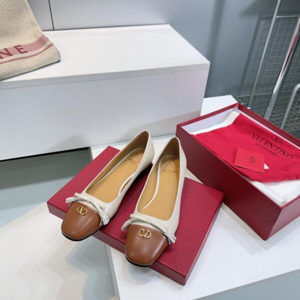 replica,schuhe,beste,kaufen,1:1,besten,seiten,Replik,turnschuhe,sneakers Hochwertige Valentino Herbst- und Winterschuhe mit Schleife, Knoten, dicker Absatz, flache Unterseite, kleine quadratische Zehenpartie (C45DY)