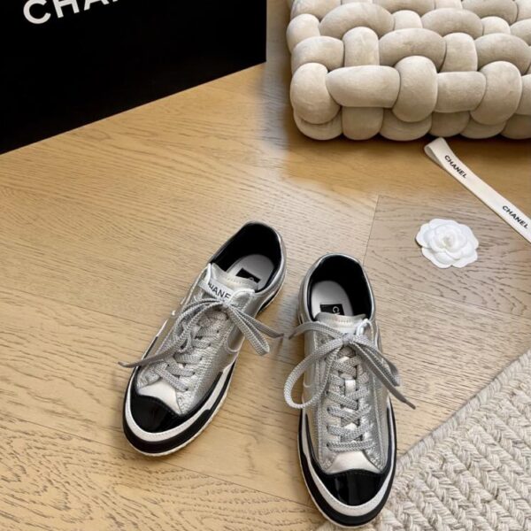 Neue sportliche Freizeitschuhe von Chanel (LFLGY)
