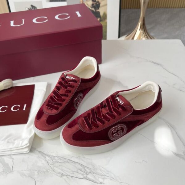 GUCCIs neuster deutscher Trainingsschuh, Doppel-G-Leder mit dreidimensionalen Gucci-Buchstaben (DLGKJ)