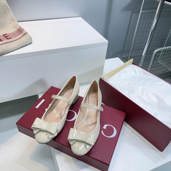 replica,schuhe,beste,kaufen,1:1,besten,seiten,Replik,turnschuhe,sneakers Hochwertige GUCCI-Schuhe im neuen Herbst- und Winterstil aus Lackleder mit Schnalle und dicken Absätzen und runder Spitze (G0NQV)