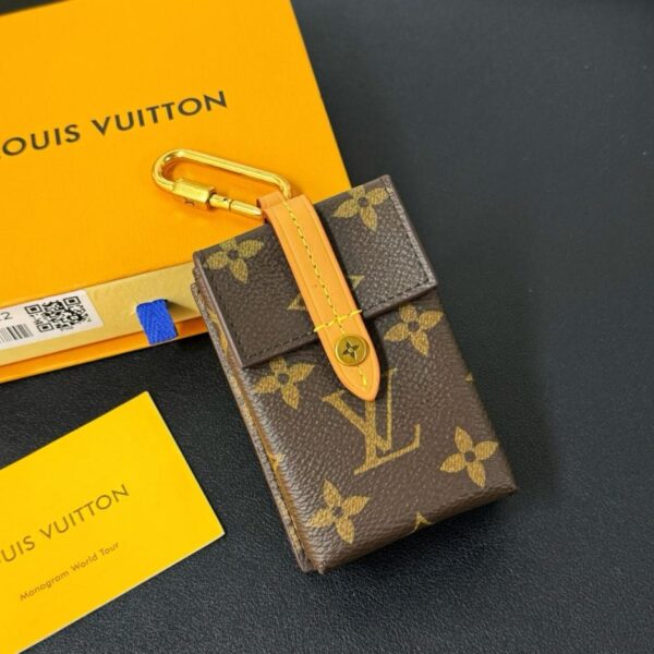 replica,schuhe,beste,kaufen,1:1,besten,seiten,Replik,turnschuhe,sneakers Neu eingetroffen ️ Louis Vuitton Vintage-Zigarettenetui-Anhänger ️ Bietet Platz für Kopfhörer, Münzen, Autoschlüssel, Zigaretten und andere kleine Gegenstände (X0LMU)