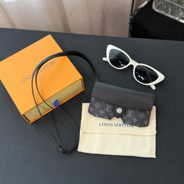 Neu eingetroffen 4-farbige LOUIS VUITTON neue Brillentasche (K96M5)