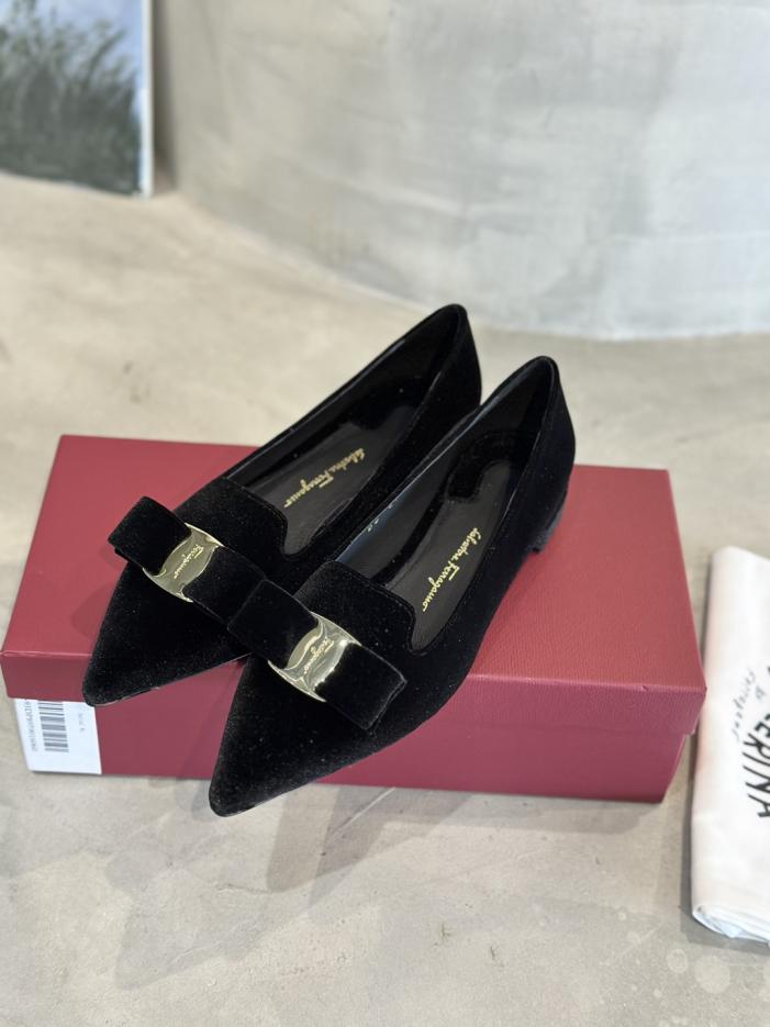 replica,schuhe,beste,kaufen,1:1,besten,seiten,Replik,turnschuhe,sneakers SF Salvatore Ferragamo Vara Velvet Heels mit großer Schleife und runder Zehenpartie, goldene Pflaumenblüten (0LSCS) replica,schuhe,beste,kaufen,1:1,besten,seiten,Replik,turnschuhe,sneakers SF Salvatore Ferragamo Vara Velvet Heels mit großer Schleife und runder Zehenpartie, goldene Pflaumenblüten (0LSCS)