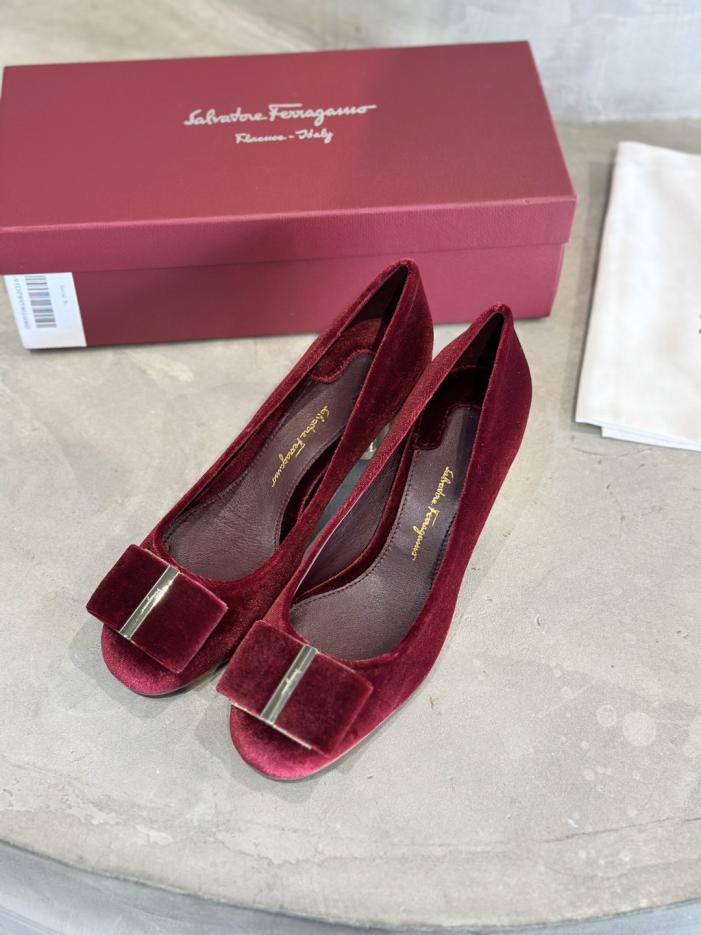 replica,schuhe,beste,kaufen,1:1,besten,seiten,Replik,turnschuhe,sneakers SF Salvatore Ferragamo Vara Samt High Heels mit großer Schleife und runder Spitze, goldenem Pflaumenblütenabsatz (H7QQ9) replica,schuhe,beste,kaufen,1:1,besten,seiten,Replik,turnschuhe,sneakers SF Salvatore Ferragamo Vara Samt High Heels mit großer Schleife und runder Spitze, goldenem Pflaumenblütenabsatz (H7QQ9)