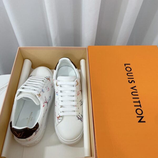 replica,schuhe,beste,kaufen,1:1,besten,seiten,Replik,turnschuhe,sneakers Klassische weiße Schuhe von Louis Vuitton (VAUZL)