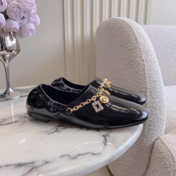 replica,schuhe,beste,kaufen,1:1,besten,seiten,Replik,turnschuhe,sneakers Roger Vivie New Crystal Pendant Flats (3 (NENIB))