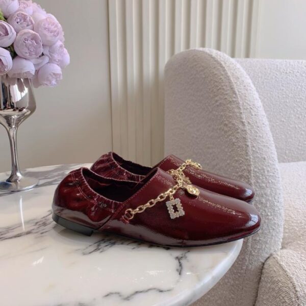 replica,schuhe,beste,kaufen,1:1,besten,seiten,Replik,turnschuhe,sneakers Roger Vivie New Crystal Pendant Flats (3 (RUB6B))