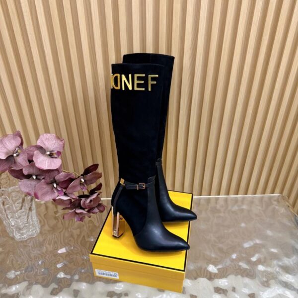 Neue FENDI Cutout Chunky Heel Boots (CL5TQ) aus der Boutique-Laufstegkollektion.