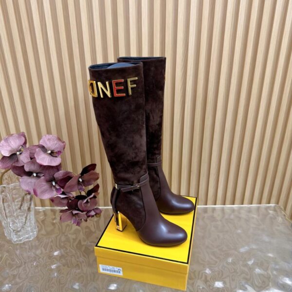Neue FENDI Cutout Chunky Heel Boots (CL726) aus der Boutique-Laufstegkollektion.