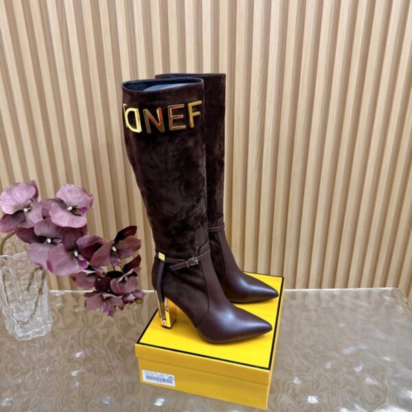 Neue FENDI Cutout Chunky Heel Boots (I4MN7) aus der Boutique-Laufstegkollektion.