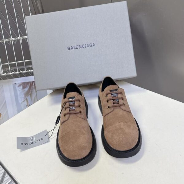 Die neuesten Lederschuhe von BALENCIAGA, Dr. Martens Stiefel (J4MIB)